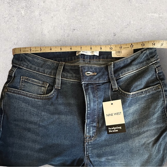 *NWT* Women's Nine West Curvy High Rise Sculpting Bootcut Jeans Size 8 - Picture 7 of 8